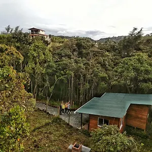 cabanas-la-silleta-villa-santa-elena.colombiamedellinhotels.com/